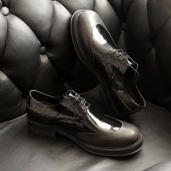 Пролет-лято нови кожени обувки-дерби на дебела подметка с резным кръгла пръсти, официалната мъжки обувки на нисък ток, с джапанки на поръчка