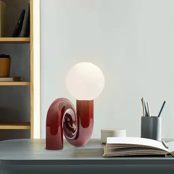 Скандинавска дизайнерска настолна лампа, креативна червена лампа от смола, Луксозна проста хол, спалня, лампа за кабинет, дизайнерски зала, студио осветление